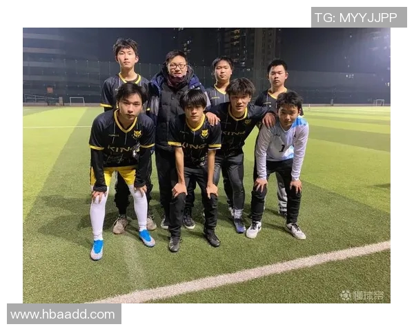 足球明星正脸图片展现女孩对足球的热爱与追逐梦想的故事